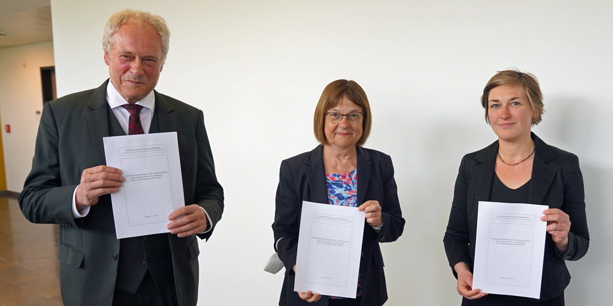 Bild: Prof. Dr. Sturzbecher, Ministerin Nonnemacher und Prof. Dr. Häseler-Bestmann