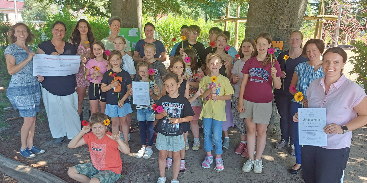 Landestierschutzbeauftragte Dr. Anne Zinke überreicht den „Zukunftspreis Tierschutz“ an Schülerinnen und Schüler der Goethe-Grundschule Kremmen