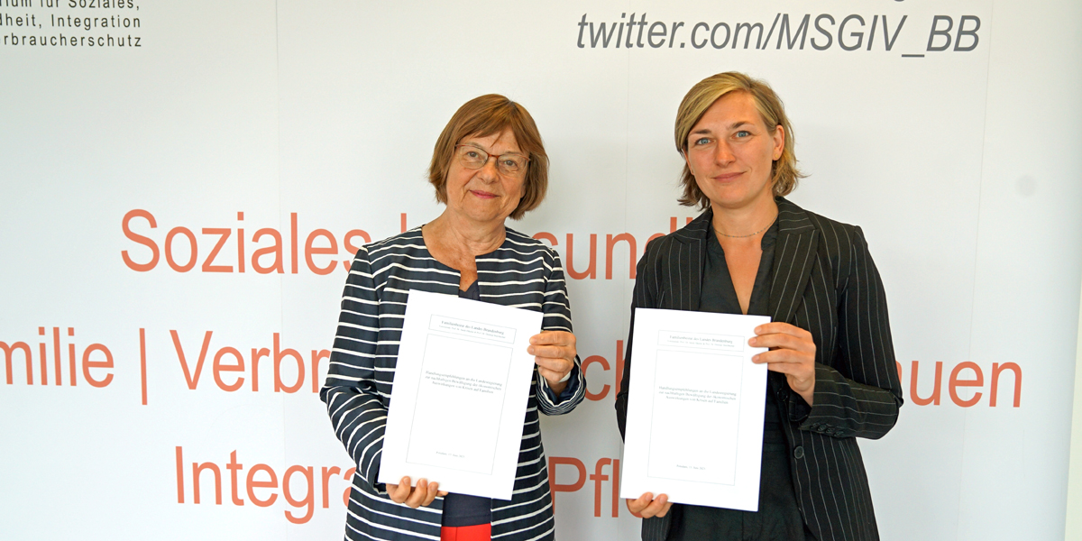 Ministerin Ursula Nonnemacher und die Vorsitzenden des Familienbeirates, Prof. Dr. Sarah Häseler
