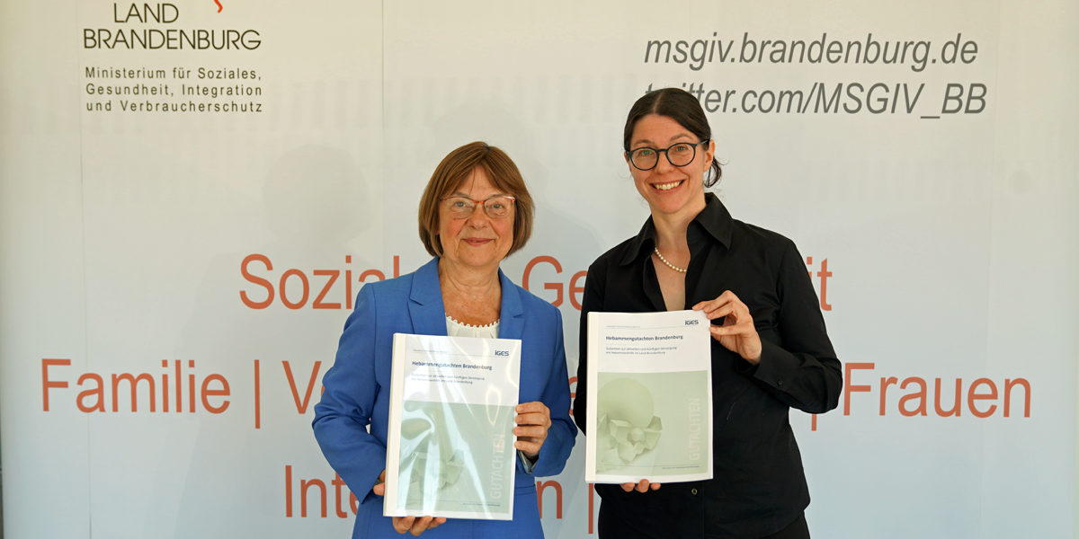 Bild: Ministerin Nonnemacher und Projektleiterin Dr. Monika Sander