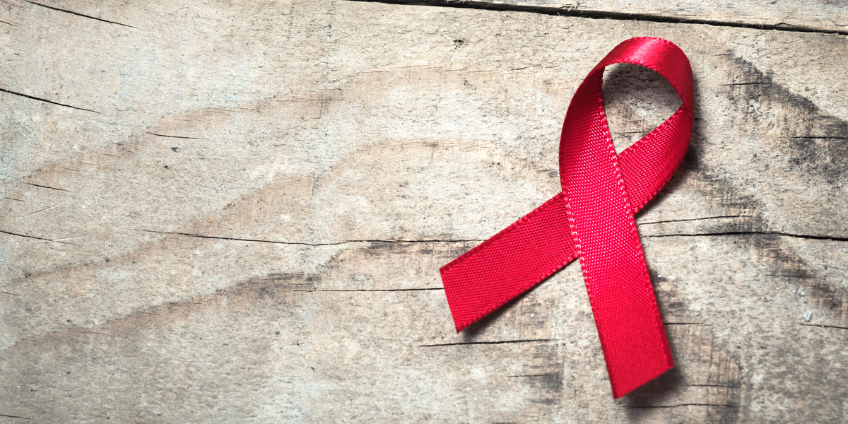 Die Rote Schleife ist weltweit ein Symbol der Solidarität mit HIV-Infizierten und AIDS-Kranken, Foto: © lordn / Fotolia
