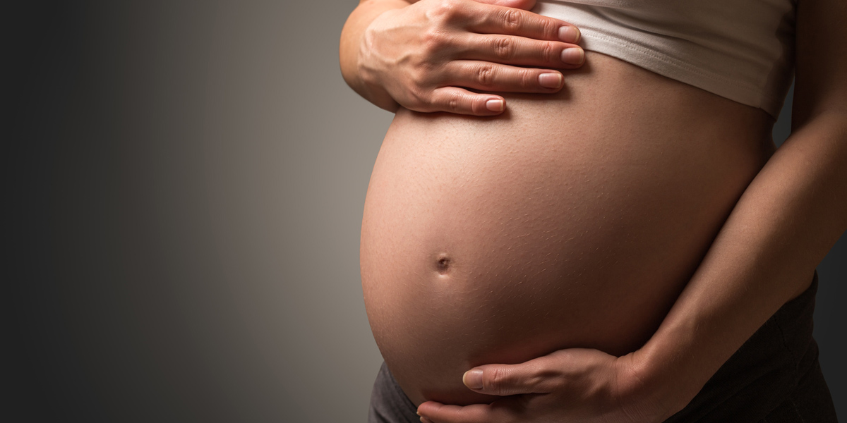Bauch einer schwangeren Frau, Foto: © Valentina / Fotolia