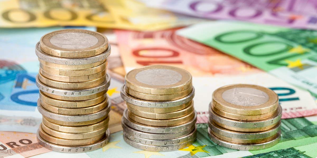 Euro Geldscheine und Euromünzen, Foto: © eyetronic / Fotolia