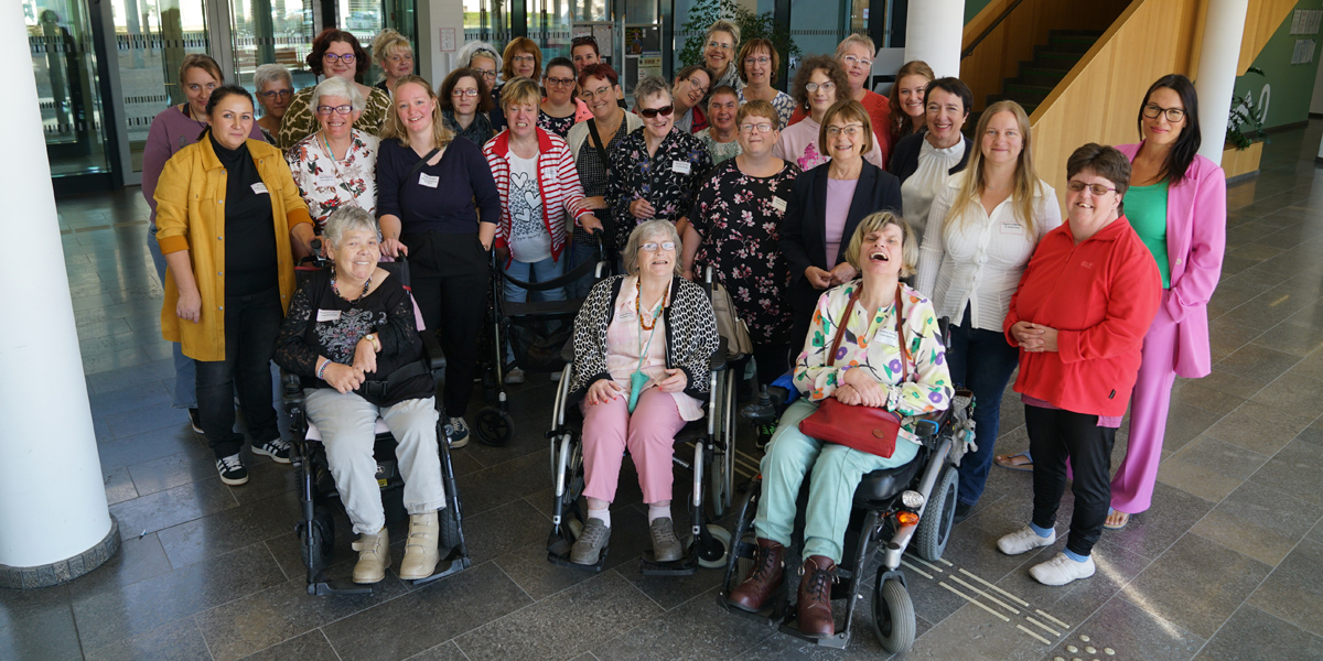 Gruppenfoto Ministerin Nonnemacher, Landesbehindertenbeauftragte Armbruster und die neuen Frauenbeauftragten