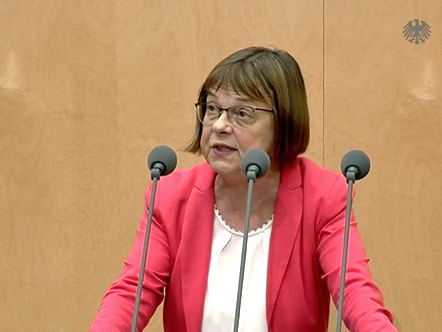 Brandenburgs Gesundheitsministerin Ursula Nonnemacher redet am 5. Juli 2024 im Bundesrat zum Entwurf des Krankenhausversorgungsverbesserungsgesetzes