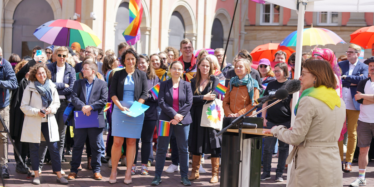 Sozialministerin Ursula Nonnemacher spricht Grußwort IDAHOBIT 2023