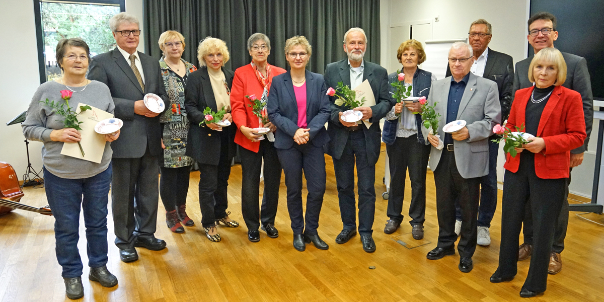 Veltener Teller 2024: Gruppenbild mit den ausgezeichneten Seniorinnen und Senioren 