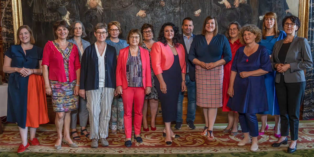 Gruppenfoto der Gleichstellungsministerinnen und -minister, -senatorinnen und -senatoren